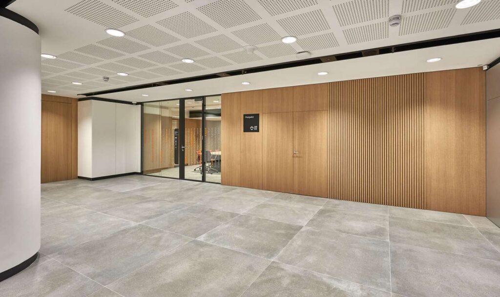 Professionnel en habillage mural en bois sur mesure