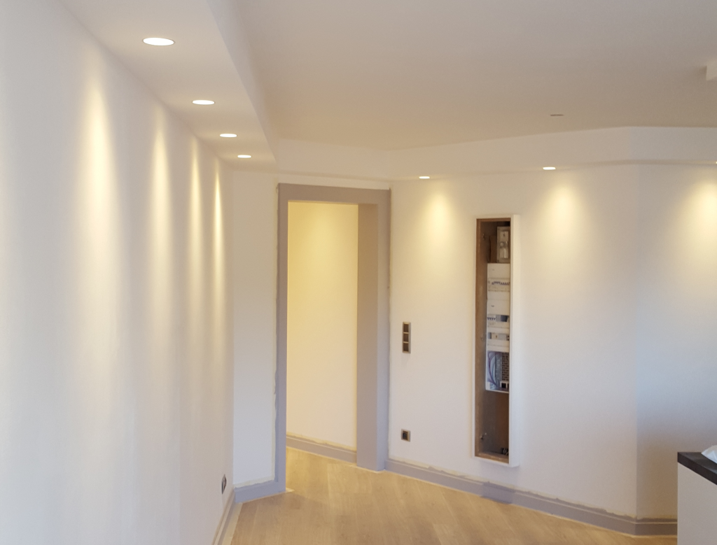 Je suis un électricien spécialisé en installation de LED, caméra de surveillance,  maintenance et en installation électrique.