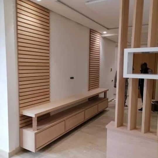Habillage Mural en Bois sur Mesure à Fès